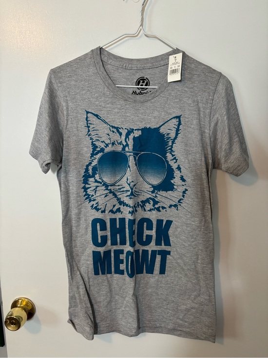 Hybrid Tees Tops - Casual Feminine Cat Graphic Tee Women’s Small